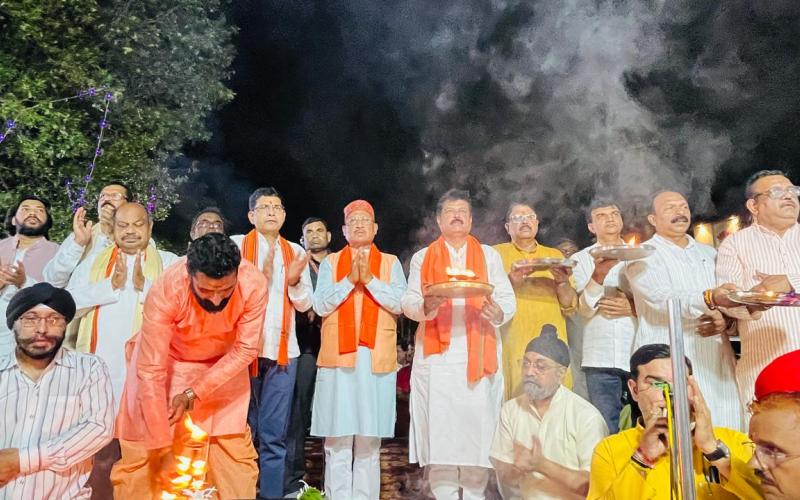 Birth anniversary of Bharatiya Jana Sangh founder Dr. Syama Prasad Mukherjee ji, Chief Minister Vishnudev Sai, Raipur Lok Sabha MP Brijmohan Agarwal performed Bharat Mata ki Aarti, unity and integrity, Sankalp Foundation founder Sanjay Srivastava, Minister Tankaram Verma, North Assembly MLA Purandar Mishra, Motilal Sahu, Sachchidanand Upasne, Prafull Vishwakarma, District President Jayanti Patel, Deepak Mahaske, Nalinish Thokne, Khabargali
