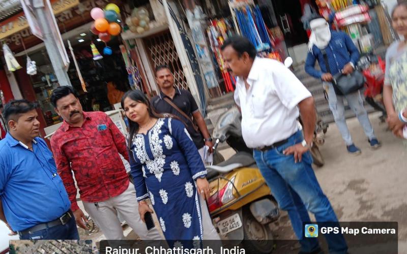 About 5 kg of banned polythene was confiscated from 4 shops near Lakhenagar Chowk and Raipura Chowk and a total fine of Rs 1200 was collected, Raipur, Khabargali