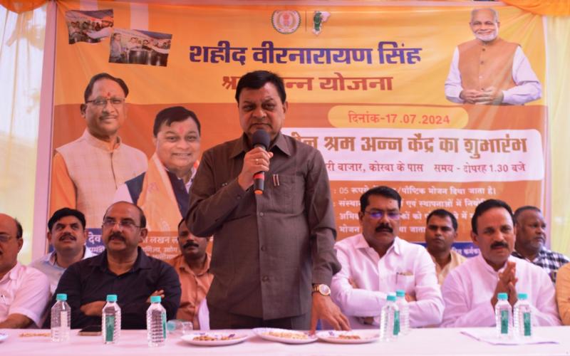 Provision of full meal for Rs. 5 started for the workers, Labor Minister Lakhan Lal Devangan inaugurated Shaheed Veer Narayan Singh Shram Anna Yojana in Budhwari Bazaar