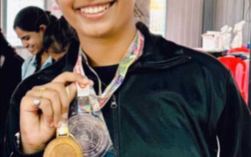 Toshika Pandey, famous Kathak dancer Toshi Pandey is now also performing well in martial arts, won gold in national level Muay Thai competition and silver medal in state level competition, in Vivekanand Martial Arts Club, club director Aman Yadav, Rajkumar Kumari Anita Chauhan, Raipur, Chhattisgarh, Khabargali