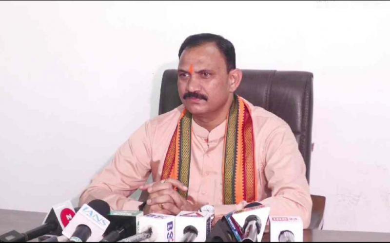 Now soon you will be able to get treatment up to 10 lakhs with Ayushman card, Health Minister Shyam Bihari said – process of increasing the amount is going on... Health minister news cg big news latest news khabargli 