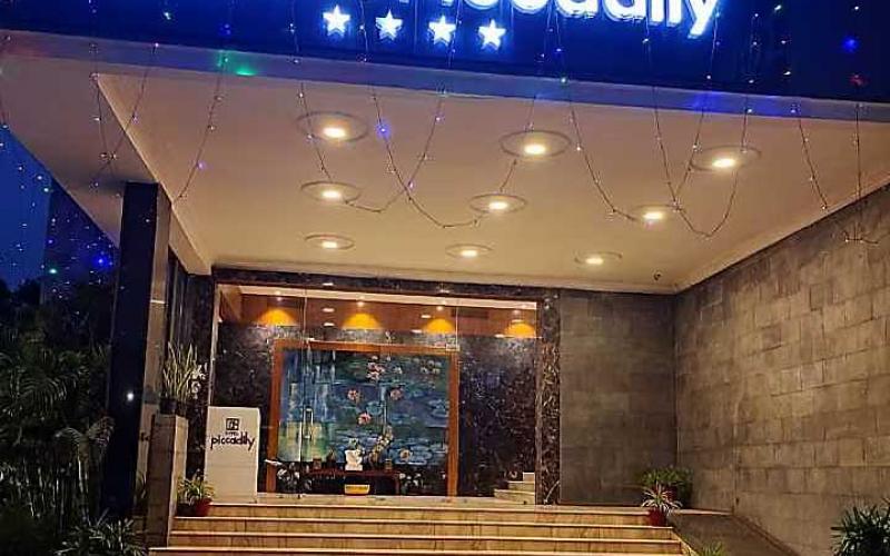 9 gamblers arrested from Hotel Piccadilly, Raipur, Chhattisgarh, Khabargali