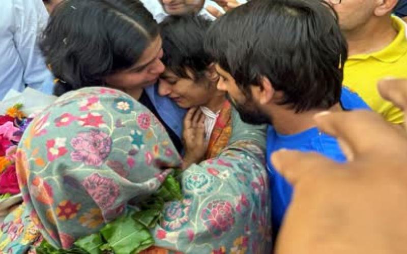 This Olympic medal has become a deep wound - Vinesh Phogat, after reaching the final of Paris Olympics, Vinesh Phogat was disqualified before the game, returned to India yesterday, Khabargali