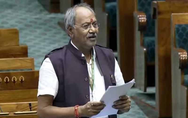 In Lok Sabha, MP Brijmohan Agrawal raised the voice of Chhattisgarh's street vendors, sought a response from the Union Ministry of Housing and Urban Affairs on PM Swanidhi Women are becoming self-reliant in Chhattisgarh through the PM Swanidhi scheme, 48% beneficiaries are women 6600 ST beneficiaries in Chhattisgarh benefited from the PM Swanidhi scheme, Khabargali