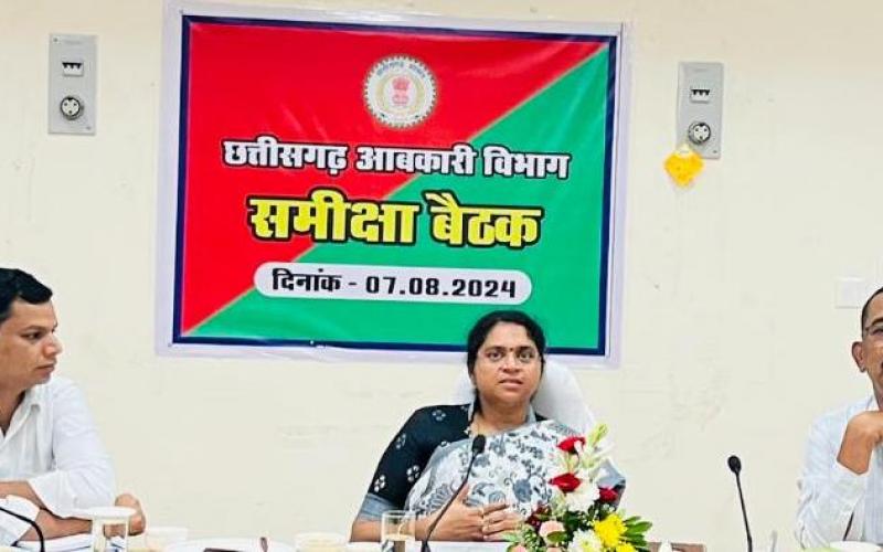 Secretary cum Excise Commissioner Ms R Sangeeta, 70 companies gave rate offer for foreign liquor to Beverage Corporation, Managing Director of Chhattisgarh State Beverage Corporation and Chhattisgarh State Marketing Corporation Limited Mr Shyam Dhavade, Special Secretary Excise Mr Devendra Singh Bhardwaj, Chhattisgarh, Khabargali