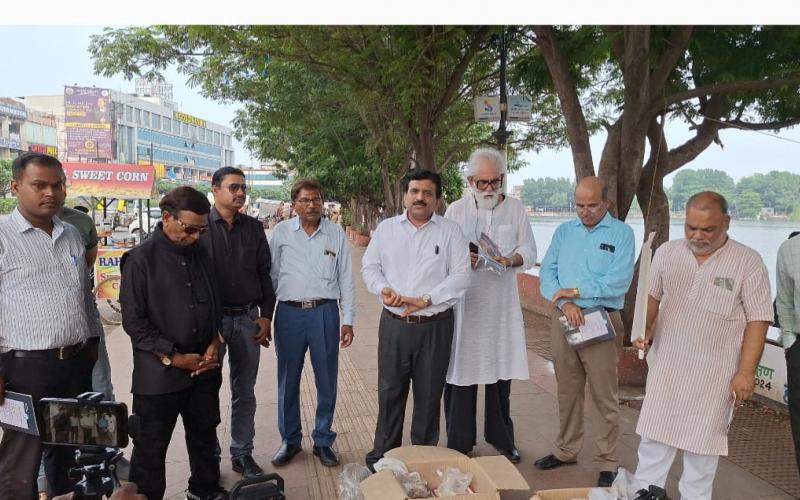 There is a need for scientific awareness in the country: Dr. Dinesh Mishra, on the occasion of National Scientific Awareness Day, awareness program was organized at Telibandha Lake Marine Dive, IMA President Dr. Rakesh Gupta, Umashankar Ojha, Adhir, Jayshree Bhagwanani, Raipur, Chhattisgarh, Khabargali