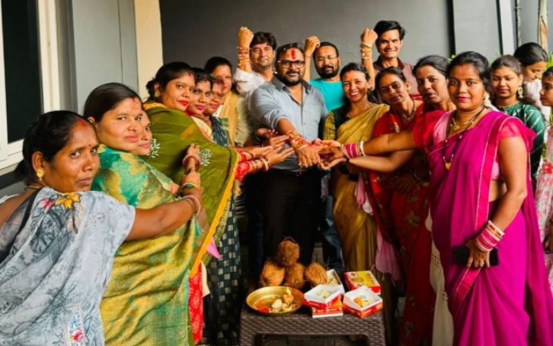 Sushil Sunny Aggarwal celebrated the festival of Rakshabandhan with joy along with sisters from different wards, Raipur, Khabargali