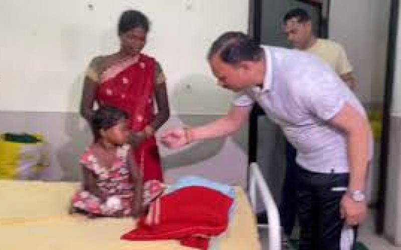 Health Minister arrives for surprise inspection, orders to issue notice to cleaning company  cg raipurnews chhattisgarhnews khabargali 