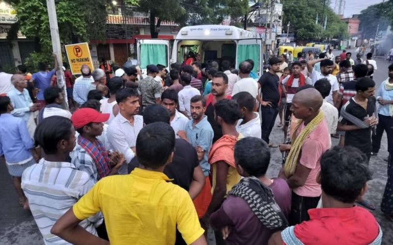 Big accident: Crowd of devotees ran over the people who fell in the stampede in Siddheshwarnath temple, 8 people died...  latest news hindinews accident news khabargali 