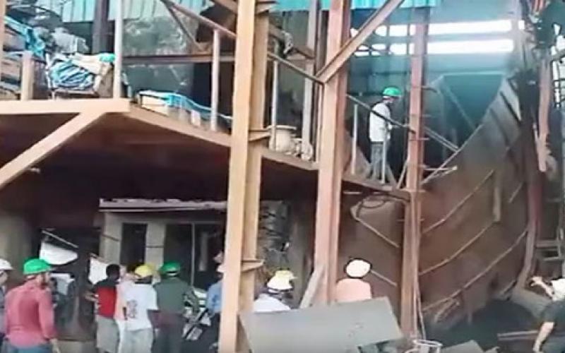 Big explosion in aluminum plant, workers buried after coal bunker collapse, three people died... Latest news hindi news big news khabargali 