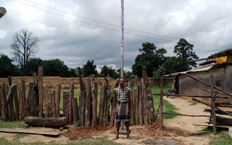 Hundreds of solar powered street and high mast lights being installed by RRVUNL are illuminating the roads and squares of the villages, Ambikapur, Chhattisgarh, Khabargali