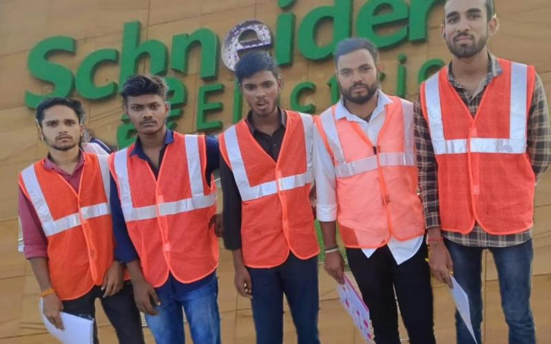 Five trainees of Adani Skill Development Center, Salhi got employment in a famous company of Telangana, Chhattisgarh, Khabargali