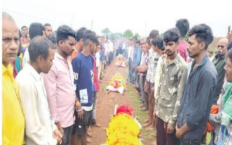 The last rites of the students who were hit by lightning were performed together, there was mourning in the entire village... cgnews rajnandgaon news khabaragli 