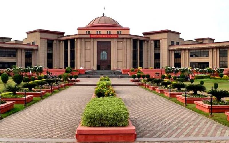 Case of beer party in school reached High Court, asked - how did the bottle reach the classroom...  cg news latestnews cg bignews bilaspurnews khabragli 