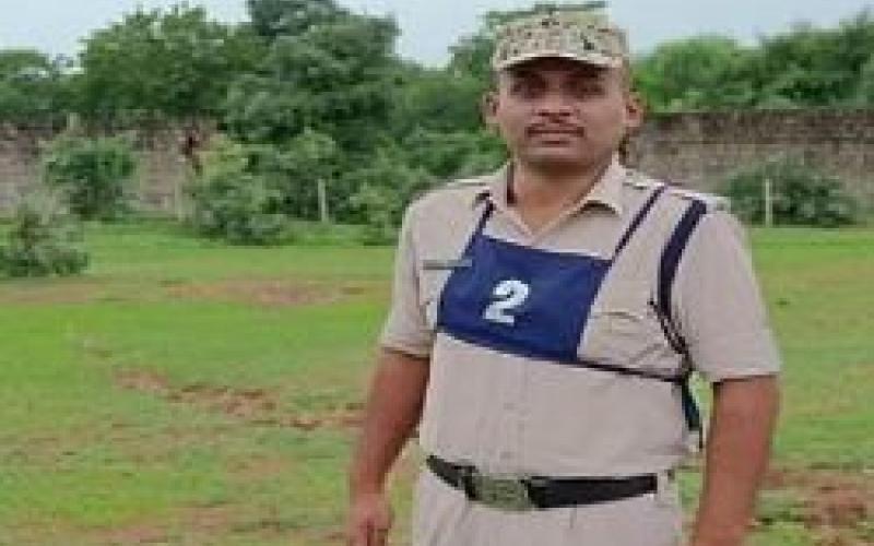 Constable son of martyred soldier committed suicide, transfer took place 15 days ago...  cg news hindi news bhilai news khabargali 