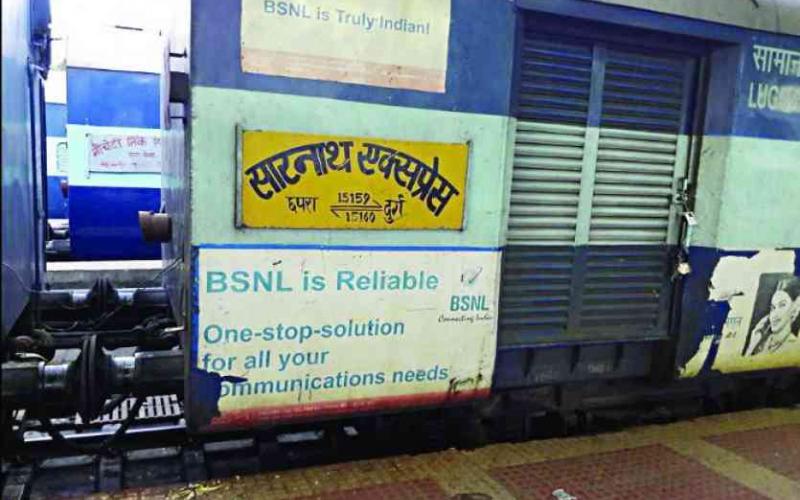Like last year, this time too the railways took a strange decision- by predicting cold fog they snatched the Sarnath Express. Voices of protest started rising. Demand to the railway minister to maintain the service by installing anti fog device in the engine of the train, Khabargali, Chhattisgarh