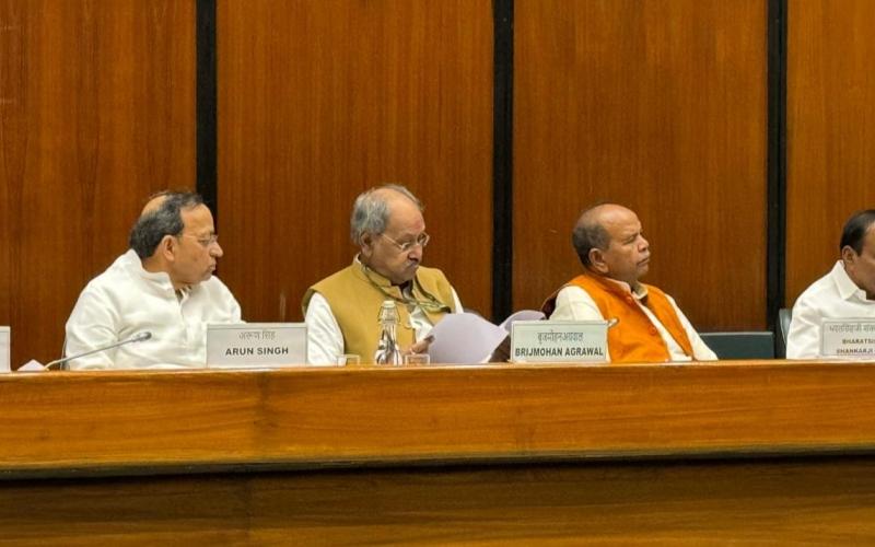MP Brijmohan Agrawal attended the meeting of the Standing Committee on Chemicals and Fertilizers of Lok Sabha, Raipur, Chhattisgarh, Khabargali