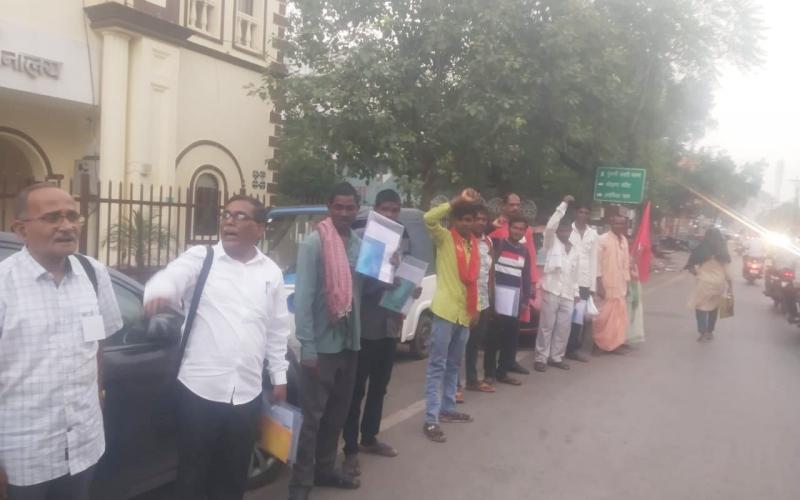 Protest against illegal felling of trees in Hasdeo Aranya, CPI(M) demonstrated against police repression on tribals, Pradeep Gambhane State Committee Member CPI(M), Communist Party of India, Chhattisgarh, Khabargali