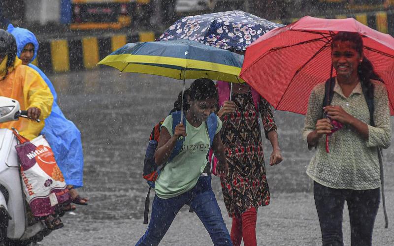 Weather changed in Raipur, people got relief from heat due to heavy rain.  cg news weather news cg bignews hindinews latestnews khabargali 
