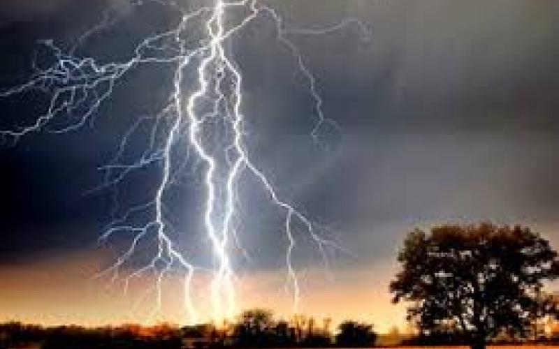 Girl struck by lightning, 6 other women injured cg news latest news cg big news khabargali 