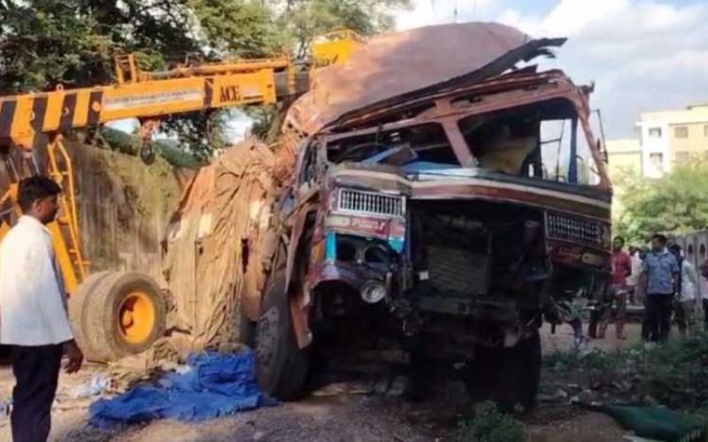 The truck went out of control and fell down from the bridge, the driver died tragically on the spot...