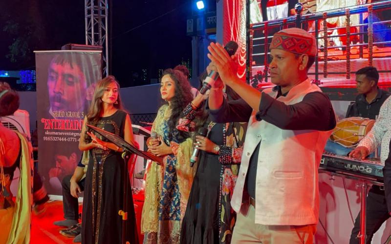 The colourful musical presentation of Orchestra Group Harsh Sharad Agarwal Rang Sargam Group enthralled the administration and the people of Gariaband, Khabargali