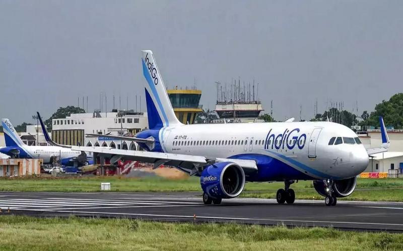 Emergency landing of Nagpur Kolkata flight in Raipur, news of bomb creates panic.