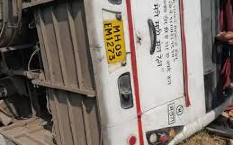  अनियंत्रित होकर पलटी बस, 12 यात्रियों को मौत, 10 की हालत गंभीर खबरगली  The bus overturned out of control, 12 passengers died, 10 were in critical condition  cg news hindi news cg big news latest news khabargali 