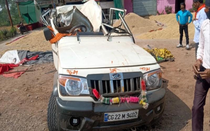 नेशनल हाइवे पर निकले छड़ से बोलेरो का टायर फटा, 3 लोगों की हो गई मौत Bolero's tire burst due to a stick on the National Highway, 3 people died  cg news hindi news cg bignews latest news khabargali 
