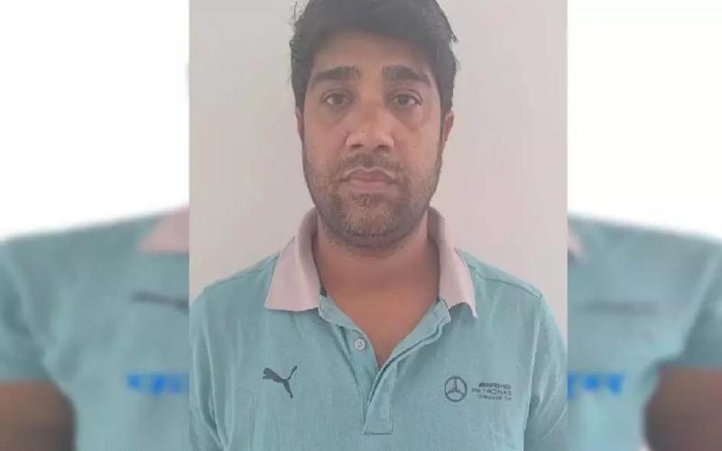 CG Crime: छत्तीसगढ़ सहित 4 राज्यों में बड़ी वारदातों को अंजाम देने वाला डकैत गिरफ्तार, 2 लाख से अधिक का था ईनाम  CG Crime: A dacoit who committed major crimes in 4 states including Chhattisgarh was arrested, the reward was more than Rs 2 lakh.