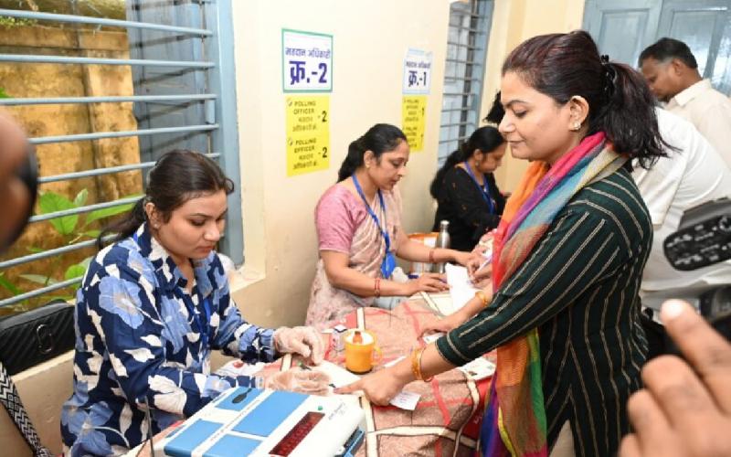 Voting continues in Raipur South, 18.73% voting took place till 11 am, long queue of voters, Khabargali  cg news cg by election news cg latest news khabargali 