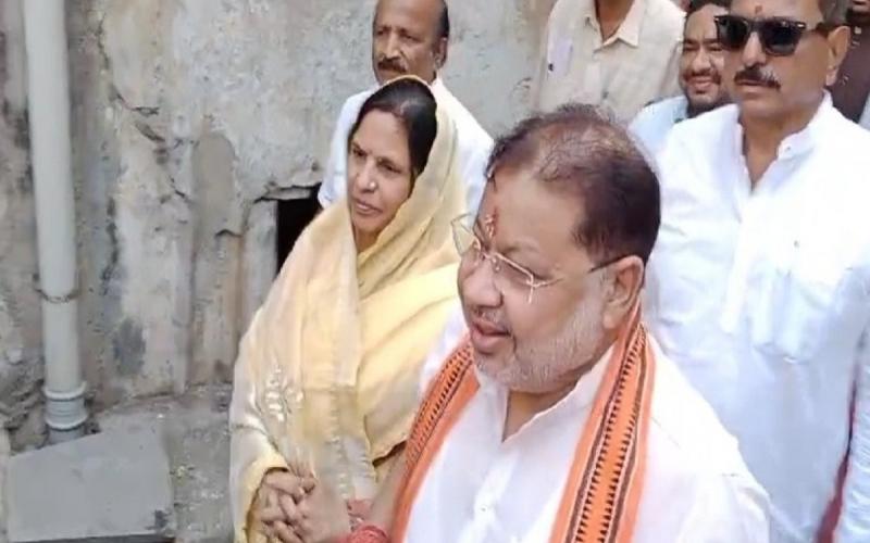 Voting continues from morning for by-election, BJP candidate Sunil Soni casts his vote.  cg news hindi news cg big news  khabargali