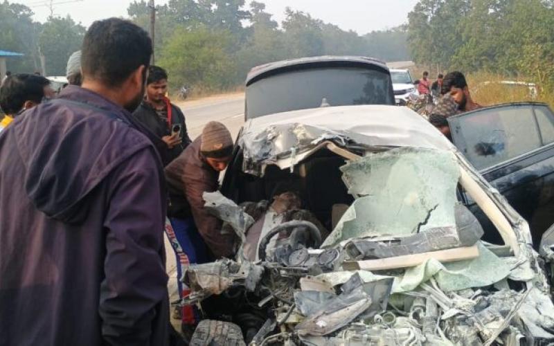 अंबिकापुर में बड़ा सड़क हादसा, 5 युवकों की दर्दनाक मौत खबरगलीMajor road accident in Ambikapur, painful death of 5 youths cg Big news latest news cg hindi news khabargli 