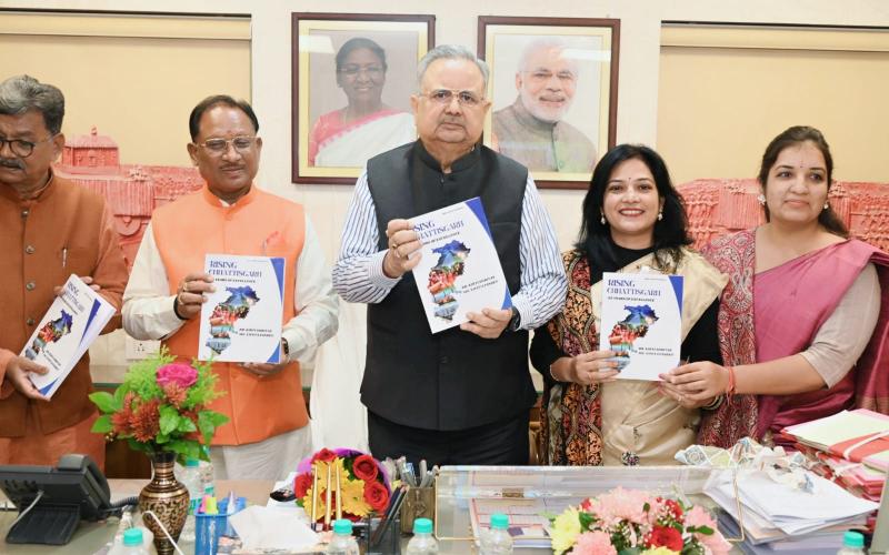 "Rising Chhattisgarh 25 Years of Excellence" book was released in the Assembly, by the hands of Chief Minister Vishnu Dev Sai and Assembly Speaker Raman Singh, Chhattisgarh's 25 years of development journey, cultural heritage, and social progress, editors of the book Dr. Kirti Shrivas, Assistant Professor (Commerce), Government Dudhdhari Bajrang Mahila Post Graduate College, Raipur and Ms. Shweta Pandey, Assistant Professor Commerce, Government Kavyopadhyay Hiralal College, Abhanpur, Raipur, Khabargali