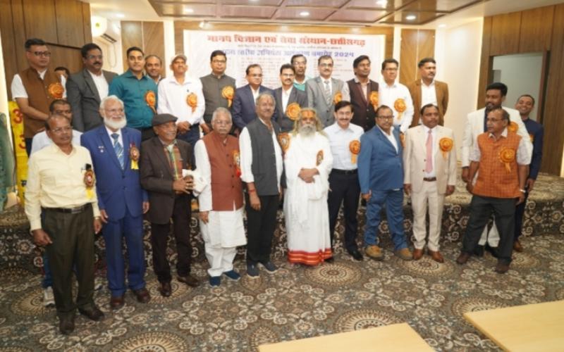 MP Brijmohan Agrawal honored the engineers, State Level Engineer Decoration Ceremony 2024 organized by Human Science and Service Institute Chhattisgarh, Raipur, Chhattisgarh, Khabargali