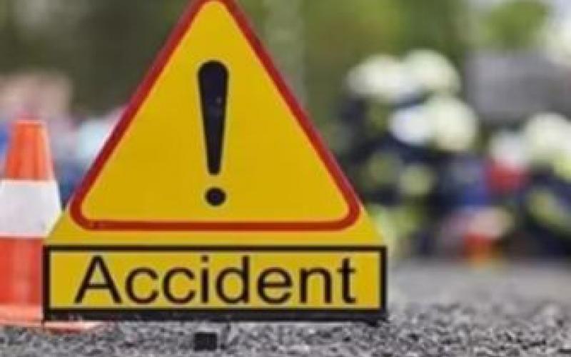  तेज रफ्तार ट्रक ने बाइक सवार युवकों को कुचला, 3 दोस्तों की हुई मौत खबरगली  A speeding truck crushed the bike riders, 3 friends died Khabargali  cg news cg big news latest news cg hindi news cg road accident khabargali  