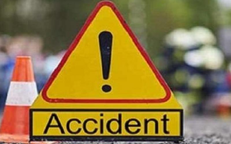 बस्तर में हुआ बड़ा हादसा, मेटाडोर पलटने से 4 लोगों की मौत खबरगली A big accident happened in Bastar, 4 people died due to overturning of a Metador hindi news cg big news latest news cg khabargali 