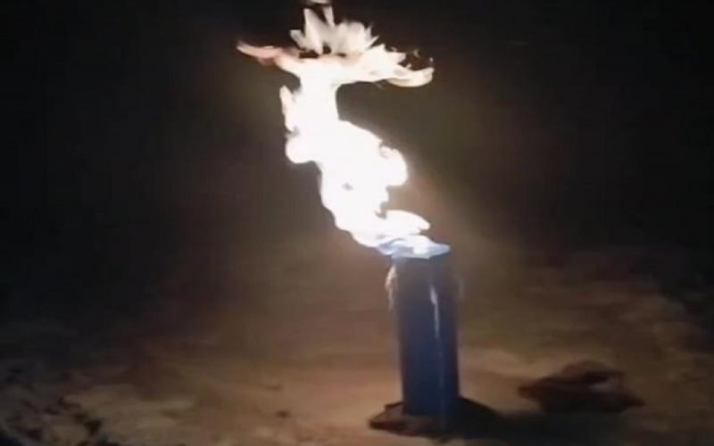  खेत में कराया बोरेवल, खुदाई के बाद पानी की जगह निकल रही आग खबरगली Borewell was dug in the field, after digging fire came out instead of water  cg news cg big news latest news cg hindi news khabargali  