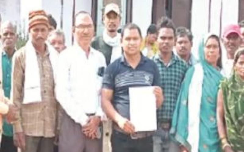  छत्तीसगढ़ के 32 मजदूर महाराष्ट्र में बंधक, परिजनों ने छुड़ाने के लिए एसपी से लगाई गुहार 32 laborers from Chhattisgarh held hostage in Maharashtra, family members appeal to SP to rescue themcg news hindi news cg big news khabargali
