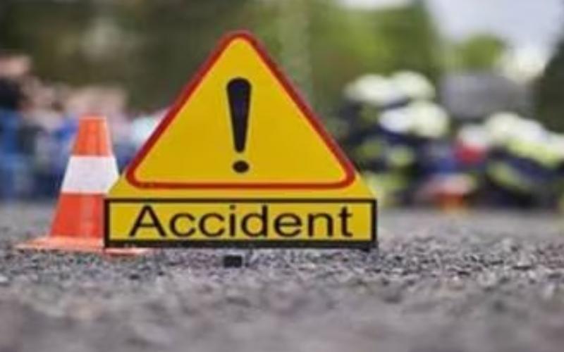 ट्रिपल सवारी बाइक हुई दुर्घटनाग्रस्त, दो लोगों की गयी जान, एक ही हालत गंभीर खबरगली Triple rider bike met with an accident, two people lost their lives, one in critical condition cg news latest news cg big news hindi news khabargli 