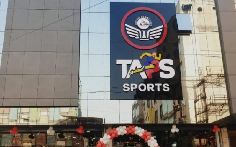 Inauguration of Chhattisgarh's largest and modern sports and fitness showroom 'Tapes Sports', near Chandramaurya Chowk, Bhilai, fitness equipment and top brands, announcement of special offers for customers, online shopping and home delivery facility, Khabargali