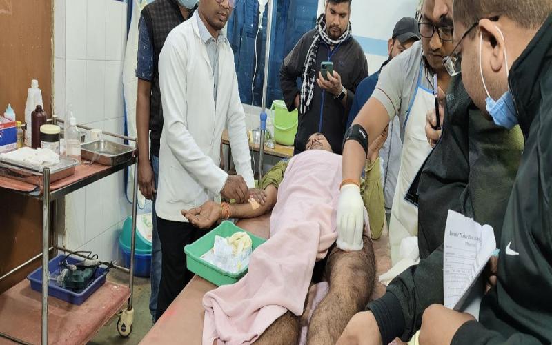 जांजगीर में गार्ड को गोली मारकर 78 लाख लूटे, पुरे इलाके में मचा हड़कंप खबरगलीIn Janjgir, the guard was shot and 78 lakhs were looted, creating panic in the entire area cg news cg big news latest news chhattisgarh news cg hindi news cg latest news khabargali 