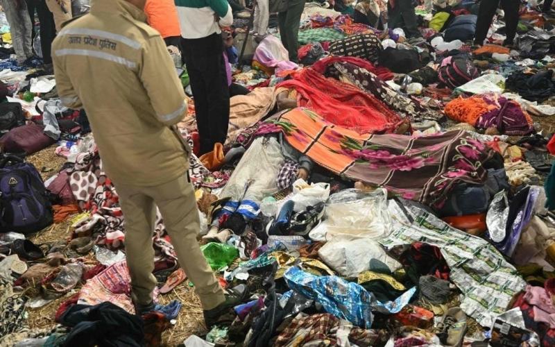 महाकुंभ में मची भगदड़, 17 श्रद्धालुओं की मौत, 50 से ज्यादा घायल ख़बरगलीStampede in Mahakumbh, 17 devotees died, more than 50 injured   cg news cg big news cg hindi news cg latest news khabargali 