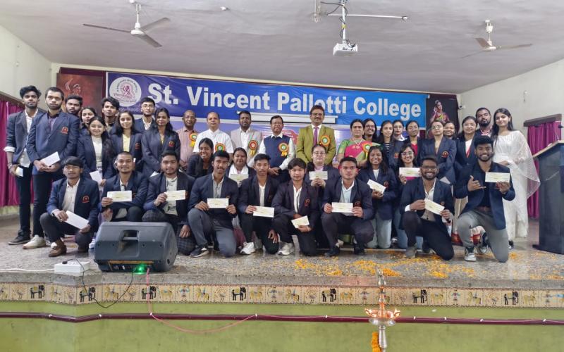 "Achievement" scholarship distribution ceremony at St. Vincent Pallotti College, Director Rev. Father Amit Tirkey, Principal Dr. Kuldeep Dubey, Raipur, Chhattisgarh, Khabargali