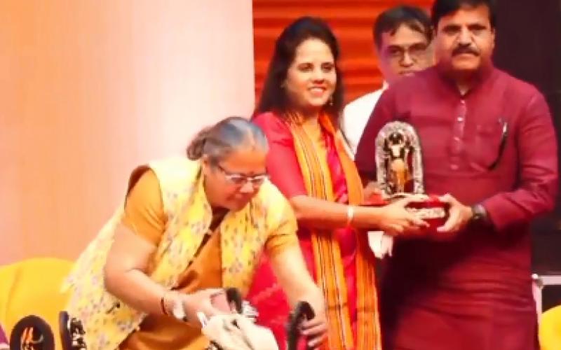 Pramod Dubey and Kiranmayi Nayak attended the oath taking ceremony, Dhebar was not there, Raipur Municipal Corporation, Khabargali
