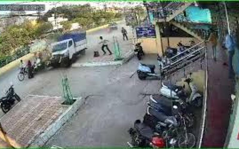 रायपुर में दर्दनाक हादसा, पिकअप ने कई लोगों को रौंदा  खबरगली Tragic accident in Raipur, pickup crushed many peoplecg news cg big news hindi news latest news khabargali 