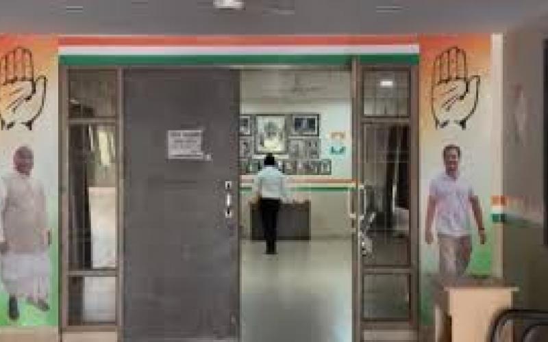 रायपुर राजीव भवन में ED की रेड, दो -अफसर पहुंचे कांग्रेस भवन… खबरगली ED raid in Raipur Rajiv Bhawan, two officers reached Congress Bhawan… Khabargali cg news cg big news hindi news latest news khabargali 