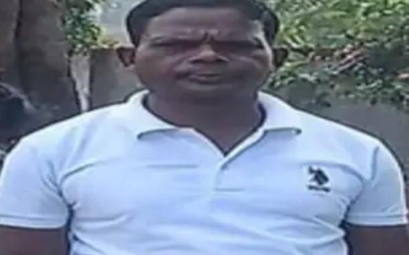चुनाव के बीच सरपंच प्रत्याशी की हत्या, घर घुसकर दिया वारदात को अंजाम खबरगली Sarpanch candidate murdered during elections, the crime was committed by entering his house.  cg news cg big news cgcrime news cg latest news cg crime khabargali 