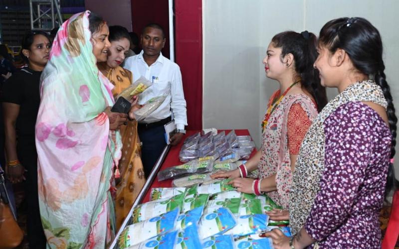 Women's fair inaugurated in Raipur, Women and Child Development Minister Smt. Laxmi Rajwade visited the stalls, Khabargali