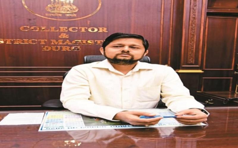 नए कलेक्टर अभिजीत सिंह ने संभाला पदभार,बताई अपनी प्राथमिकता खबरगली New collector Abhijeet Singh took charge and told his priorities cg news cg big news hindi news latest news khabargali 